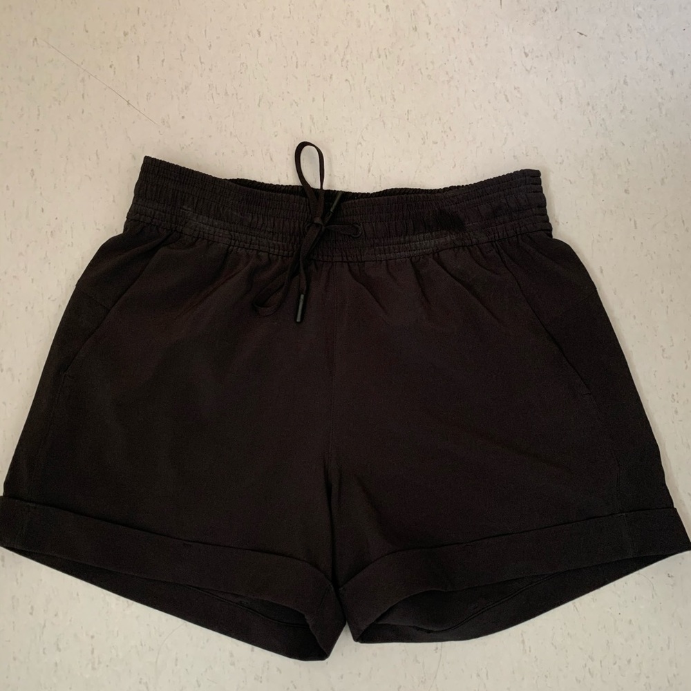 Size 4 Lululemon Spring Break Away Shorts